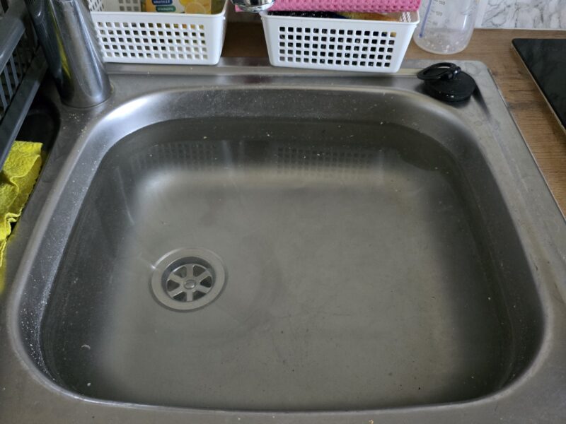 Wasser von Nachbarn kommt bei uns im Spühlbecke hoch.